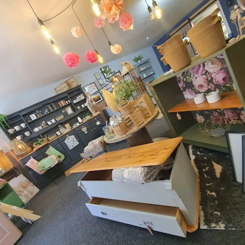 Reviews of Petals Vintage in Warrington - Furniture store