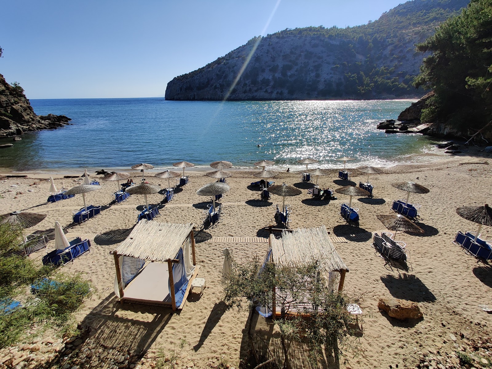 Φωτογραφία του Arsanas beach με επίπεδο καθαριότητας πολύ καθαρό