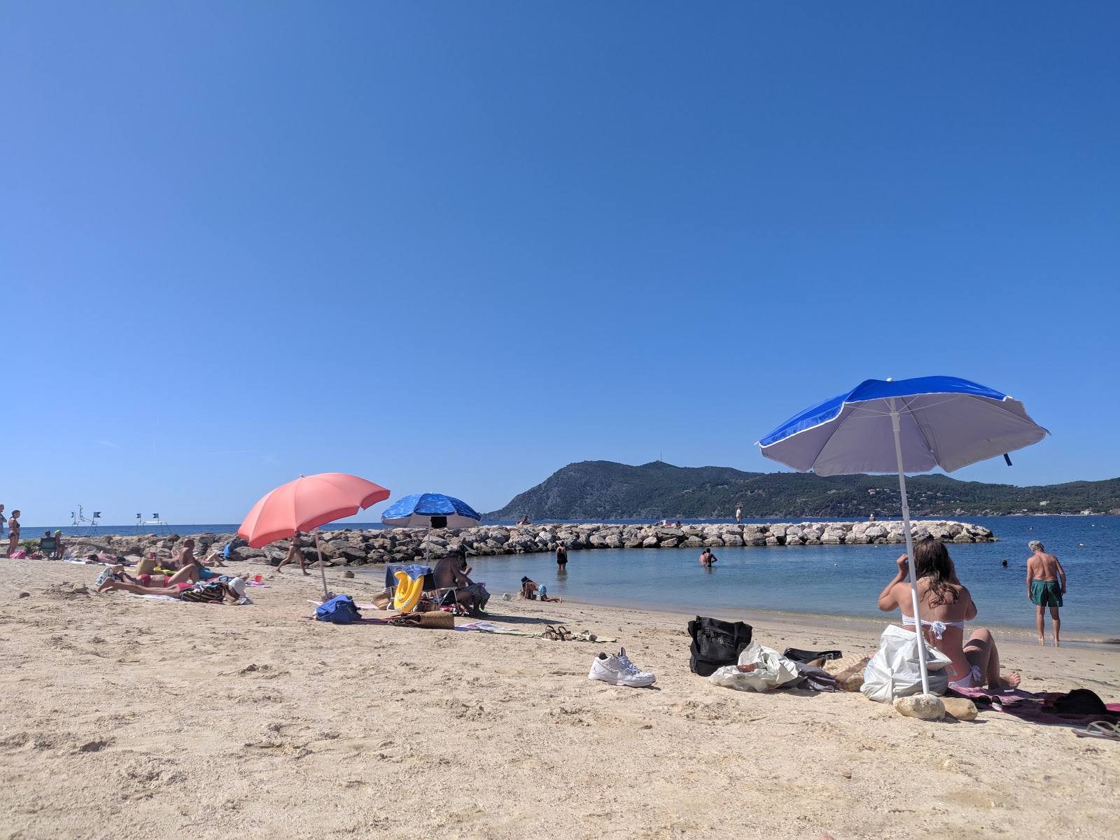 Foto von Plage de Sainte-Asile mit brauner sand Oberfläche