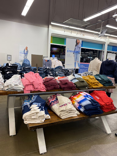 Clothing Store «Old Navy», reviews and photos, 3581 N Freeway Blvd, Sacramento, CA 95834, USA
