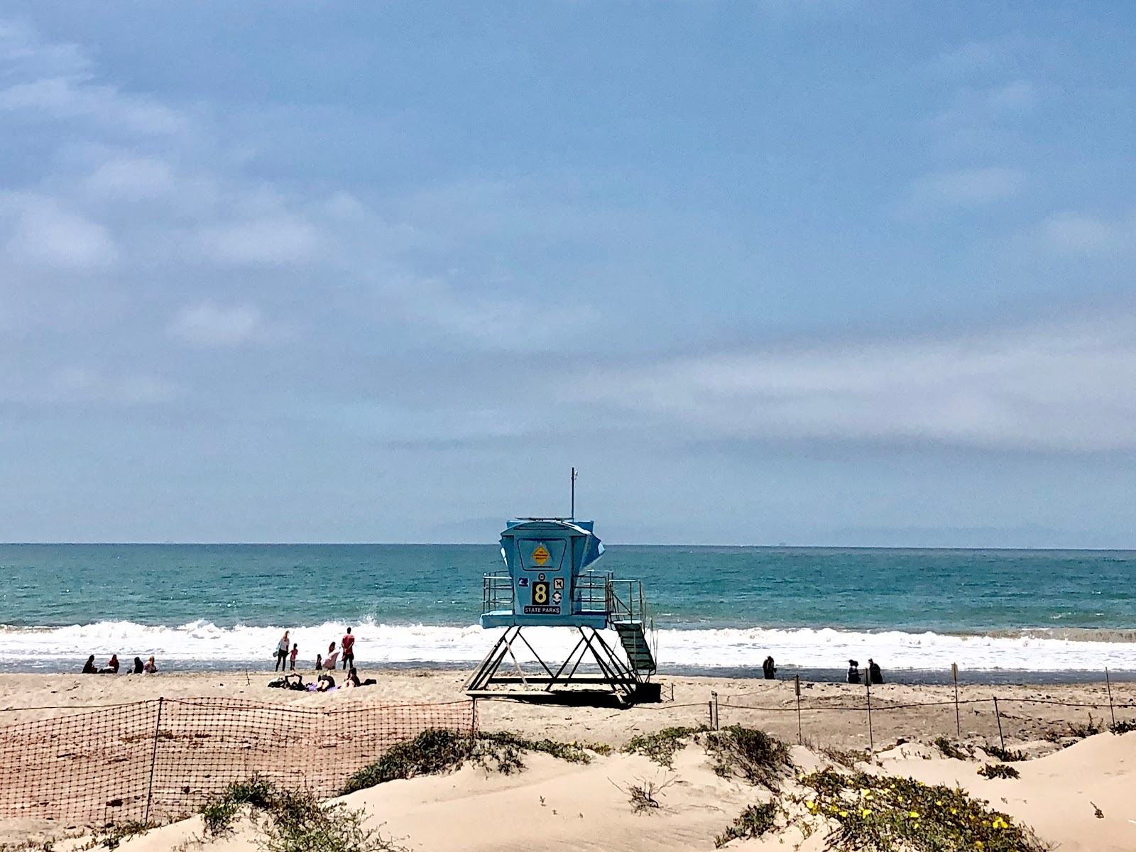 Ventura Beach的照片 带有碧绿色水表面