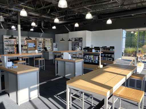 Cell Phone Store «Verizon Authorized Retailer, TCC», reviews and photos, 2050 S Beavercreek Rd #105, Oregon City, OR 97045, USA