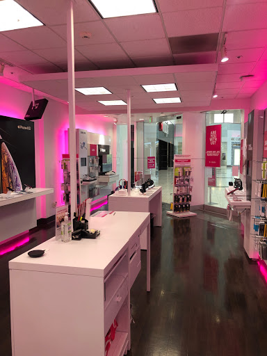 Cell Phone Store «T-Mobile», reviews and photos, 6600 Topanga Canyon Blvd #97D, Canoga Park, CA 91303, USA