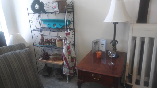 Home Goods Store «Paws & Claws Thrift Store», reviews and photos, 132 E Broad St, Groveland, FL 34736, USA