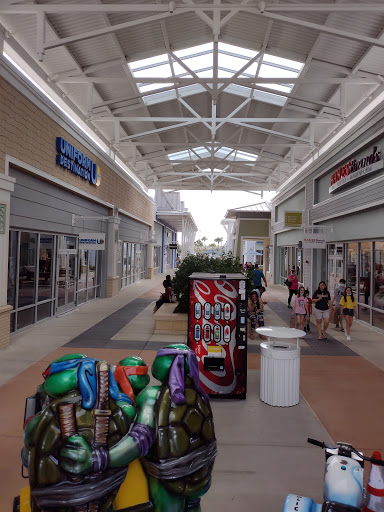 Sportswear Store «Columbia Sportswear Outlet Store at Premium Outlets», reviews and photos, 2300 Grand Cypress Dr #170, Lutz, FL 33559, USA