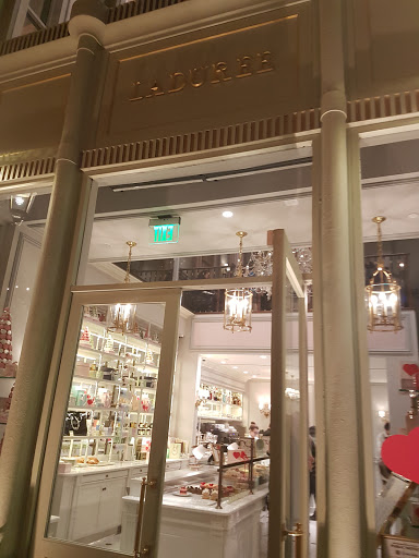 Shopping Mall «The Grove», reviews and photos, 189 The Grove Dr, Los Angeles, CA 90036, USA