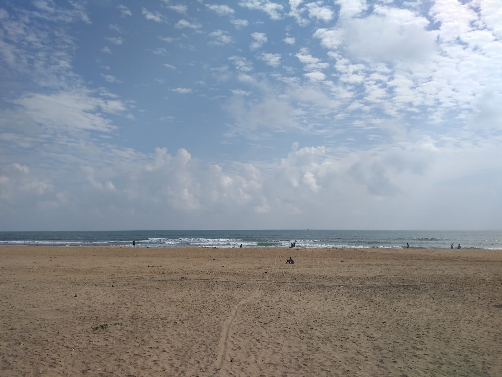 Old Beach Nagapattinam的照片 带有碧绿色水表面