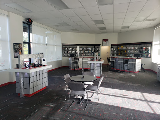 Cell Phone Store «Verizon Wireless - Cellular Plus», reviews and photos, 17390 SE Bluff Rd Suite 2, Sandy, OR 97055, USA