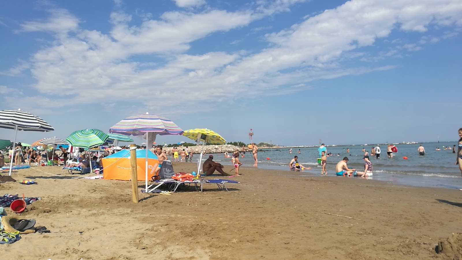 Foto de Cortellazzo beach - lugar popular entre os apreciadores de relaxamento