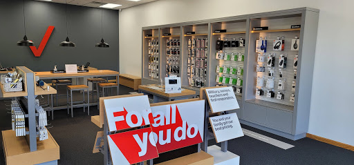 Cell Phone Store «Verizon», reviews and photos, 2945 Veterans Rd W, Staten Island, NY 10309, USA