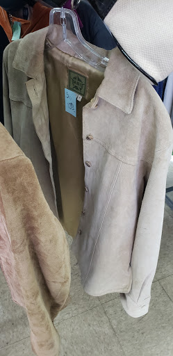 Thrift Store «Thrift Giant», reviews and photos, 10544 Harry Hines Blvd, Dallas, TX 75220, USA