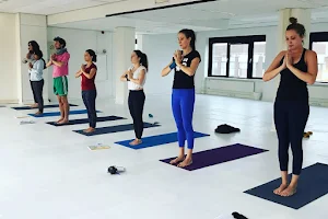 Yogic Life - Yoga Docent Opleiding, Yoga Trainingen, Yoga Coaching image