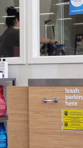 Pet Supply Store «Petco Animal Supplies», reviews and photos, 5215 Lakewood Blvd, Lakewood, CA 90712, USA