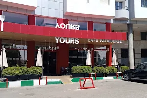 Café restaurant YOURS image