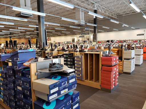 Shoe Store «DSW Designer Shoe Warehouse», reviews and photos, 10060 Reisterstown Rd, Owings Mills, MD 21117, USA