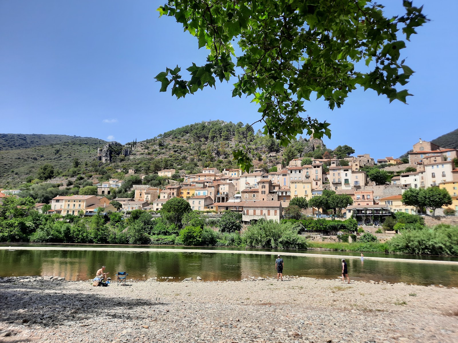 Plage De Roquebrun'in fotoğrafı geniş bir kıyı şeridi ile birlikte