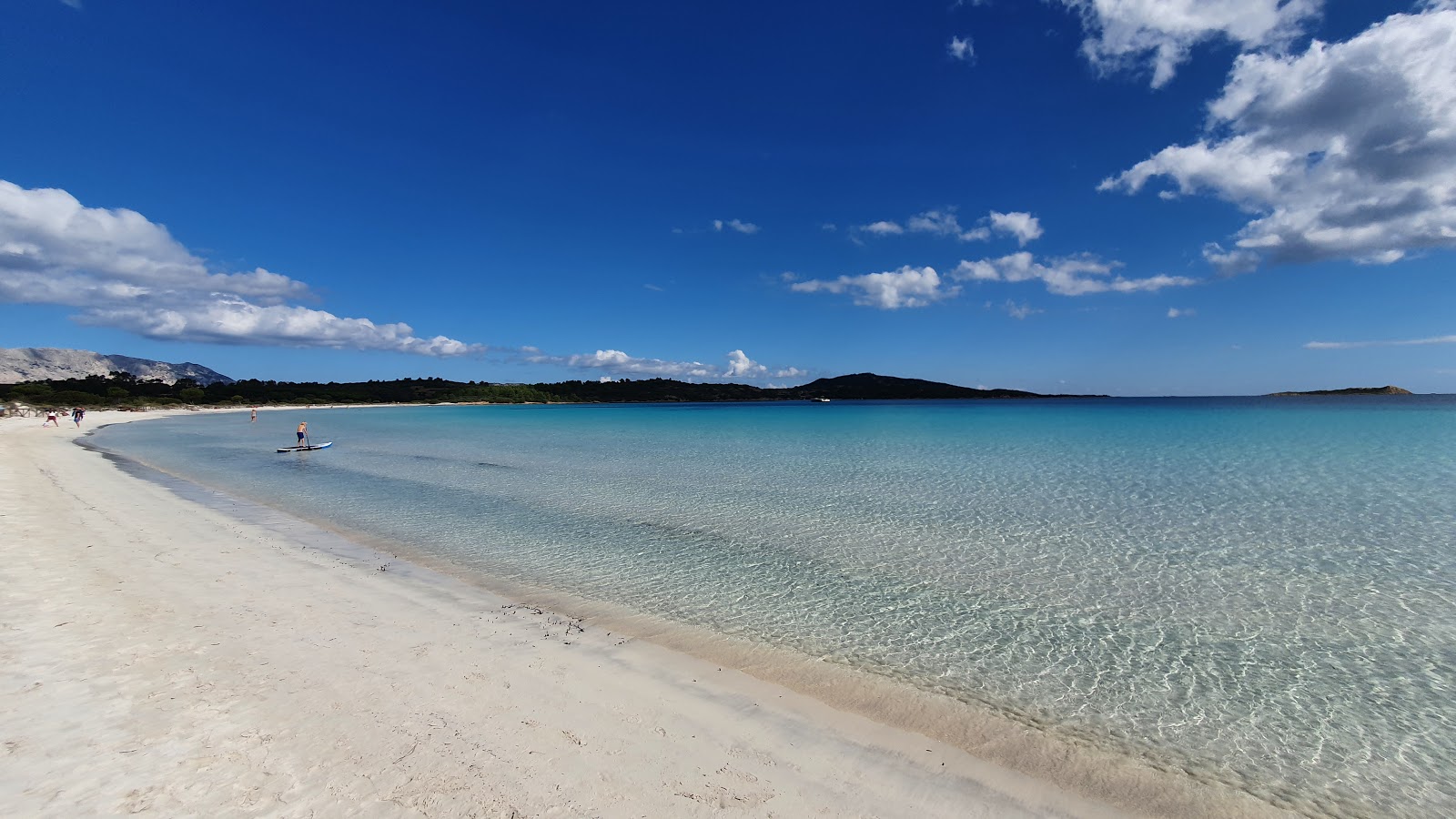 Zdjęcie Plaża Cala Brandinchi z powierzchnią drobny beżowy piasek