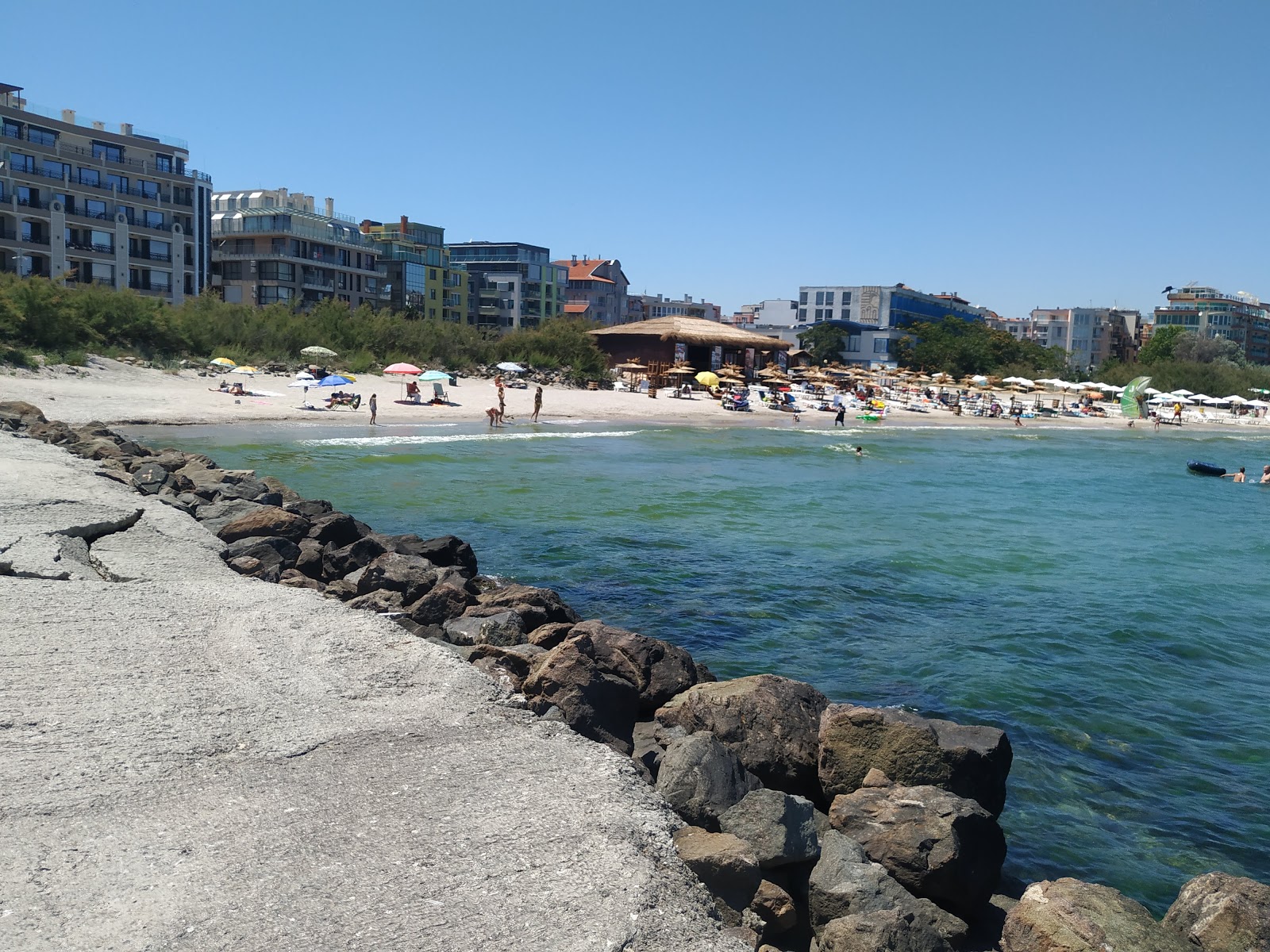 Fotografie cu Pomorie beach - locul popular printre cunoscătorii de relaxare