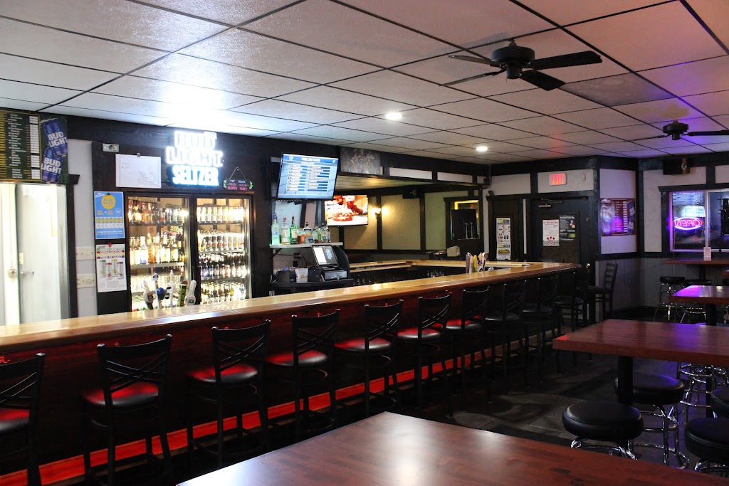 Isaac's Sports Bar & Grill 53061