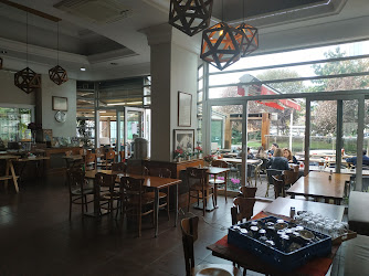 Le'ila Cafe & Restaurant