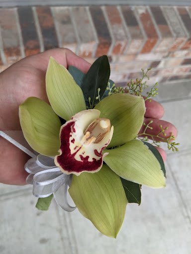 Gift Shop «Cugini Florists & Fine Gifts», reviews and photos, 413 S 3rd St, Renton, WA 98057, USA