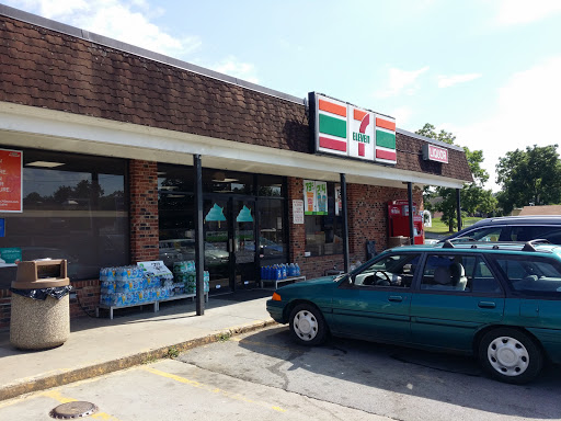 7-Eleven, 15 W Main St, Wardensville, WV 26851, USA, 