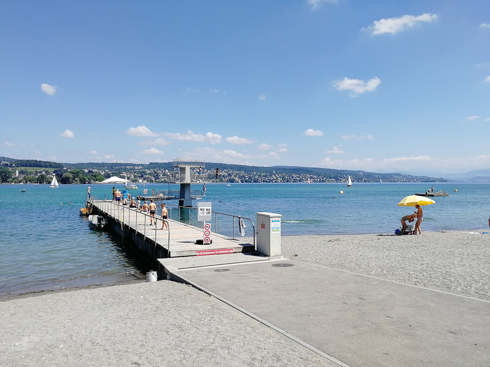 Foto av Mythenquai Strand med hög nivå av renlighet