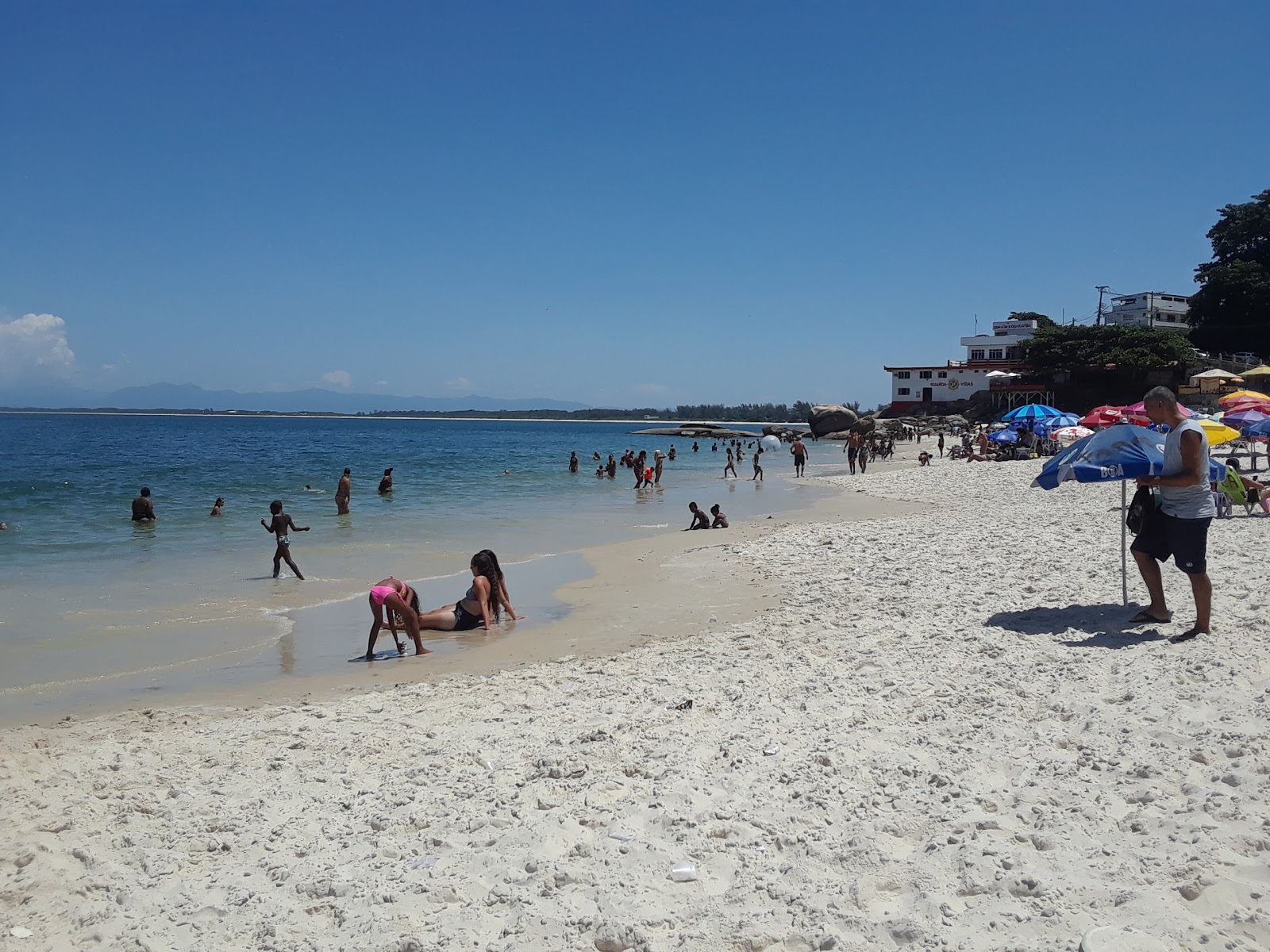 Photo of Barra de Guaratiba Beach amenities area