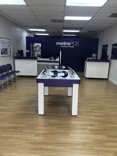Cell Phone Store «MetroPCS Authorized Dealer», reviews and photos, 4644 W Gandy Blvd, Tampa, FL 33611, USA
