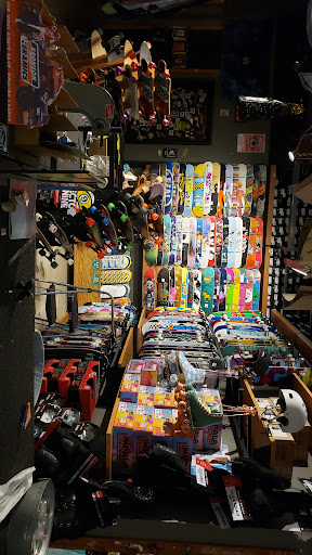 Clothing Store «Zumiez», reviews and photos, 14000 Lakeside Cir #2550, Sterling Heights, MI 48313, USA
