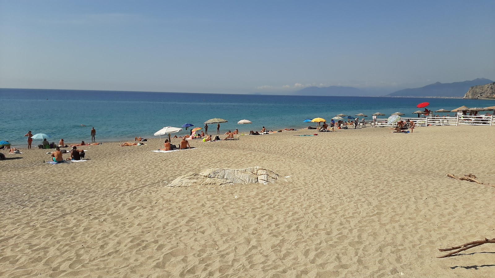Foto van Spiaggia libera del Castelletto en de nederzetting
