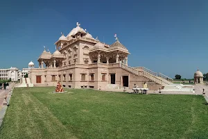 Shree Swaminarayan Gurukul Rajkot Sansthan - Taravada image