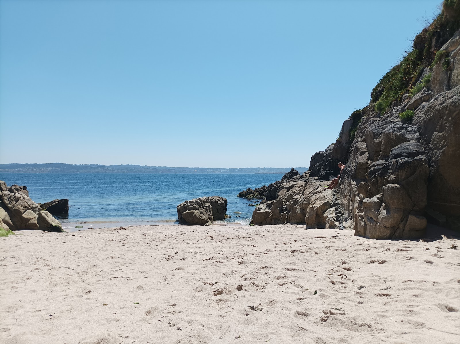 Praia de Adormideiras'in fotoğrafı küçük koy ile birlikte