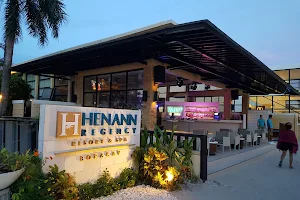 Wave Bar & Lounge at Henann Regency Resort & Spa image