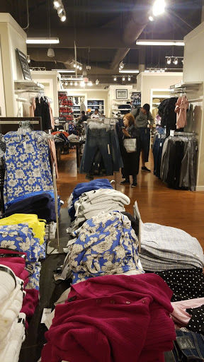 Clothing Store «Banana Republic», reviews and photos, 454 Evergreen Ct, Central Valley, NY 10917, USA