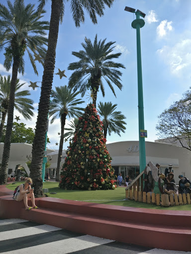 Shoe Store «Finish Line», reviews and photos, 1675 Meridian Ave, Miami Beach, FL 33139, USA