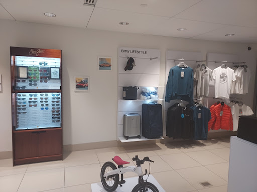 BMW Dealer «Chapman BMW On Camelback», reviews and photos, 830 E Camelback Rd, Phoenix, AZ 85014, USA