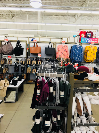 Clothing Store «Old Navy», reviews and photos, 141 Tuckahoe Rd, Sewell, NJ 08080, USA