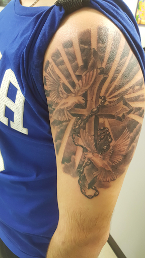 Tattoo Shop «Northern Lights Tattoo & Body Piercings», reviews and photos, 12 Carpenter Station Rd, Wilmington, DE 19810, USA