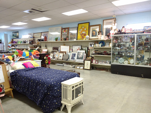 Thrift Store «St Vincent de Paul Aurora Thrift Store», reviews and photos, 13555 Aurora Ave N, Seattle, WA 98133, USA