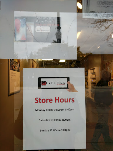 Cell Phone Store «Verizon Wireless Loyola», reviews and photos, 6560 N Sheridan Rd, Chicago, IL 60626, USA
