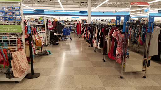 Clothing Store «Ross Dress for Less», reviews and photos, 7511 Lemont Rd, Darien, IL 60561, USA