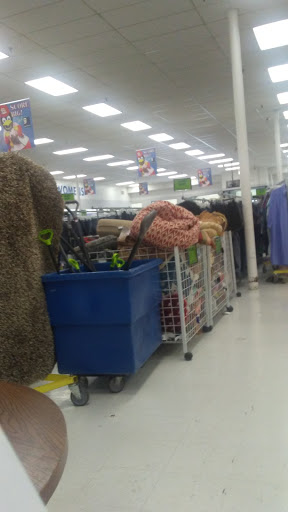 Thrift Store «Goodwill Retail Store of Florissant», reviews and photos, 472 Lindbergh Blvd, Florissant, MO 63031, USA