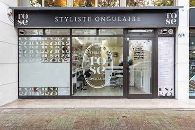 Rose « Styliste Ongulaire » à Enghien-les-Bains