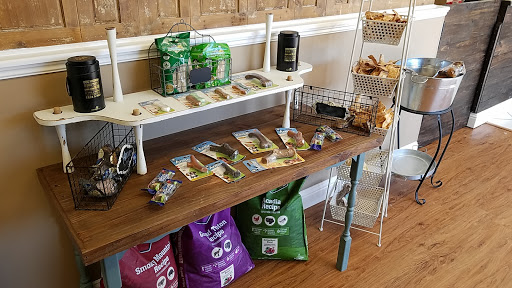 Pet Groomer «Dog Gone Cute Grooming & Bowtique», reviews and photos, 446 Racetrack Rd NW Unit F, Fort Walton Beach, FL 32547, USA