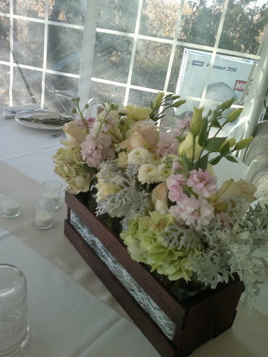 Florist «Eclectic Garden», reviews and photos, 323 Walnut St, St Charles, IL 60174, USA