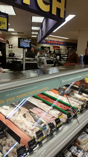 Grocery Store «Hannaford Supermarket», reviews and photos, 22 Goding Rd, Lincoln, ME 04457, USA