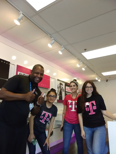 Cell Phone Store «T-Mobile», reviews and photos, 3240 S Cobb Dr SE #1900, Smyrna, GA 30080, USA