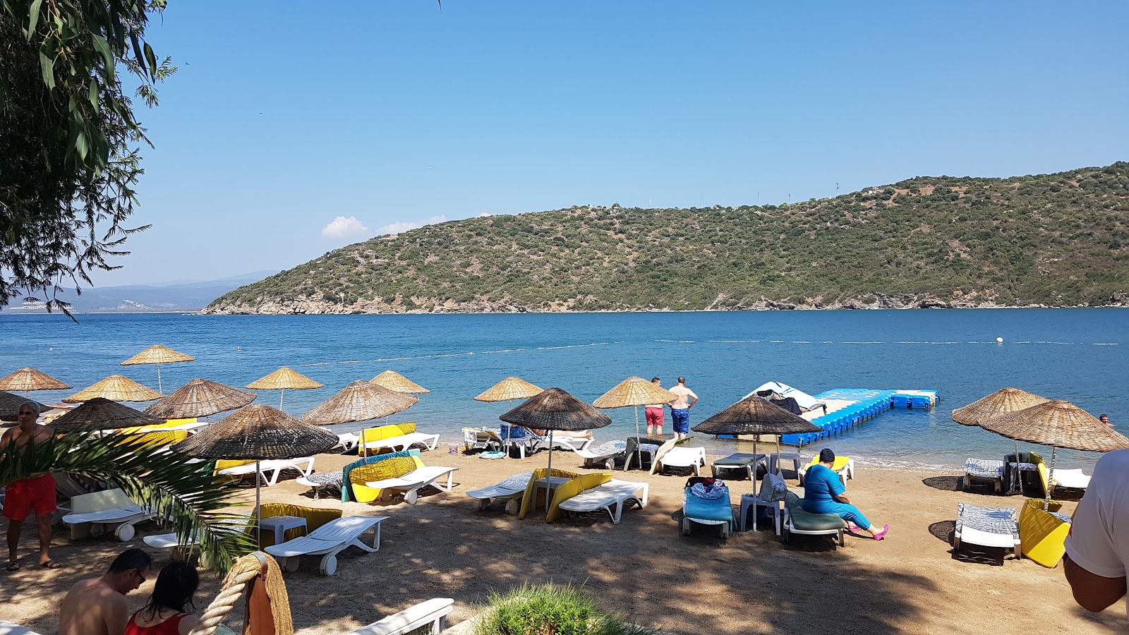 Foto di Yelken Beach con una superficie del sabbia beige fine