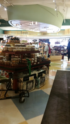 Grocery Store «The Fresh Grocer of Walnut», reviews and photos, 4001 Walnut St, Philadelphia, PA 19104, USA